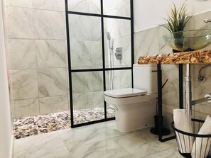Free toiletries, hair dryer