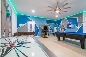 Game room - Large Pool Home With Spa & Game Room - 3 Master Suites Close to Attractions (Davenport)