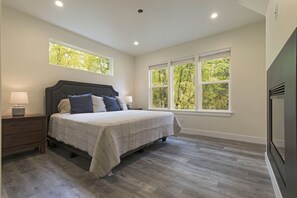 3 bedrooms, free WiFi, bed sheets, wheelchair access