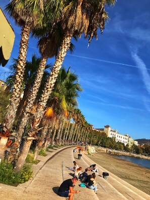 On the beach, beach bar - B&B Salerno In Centro (Salerno)