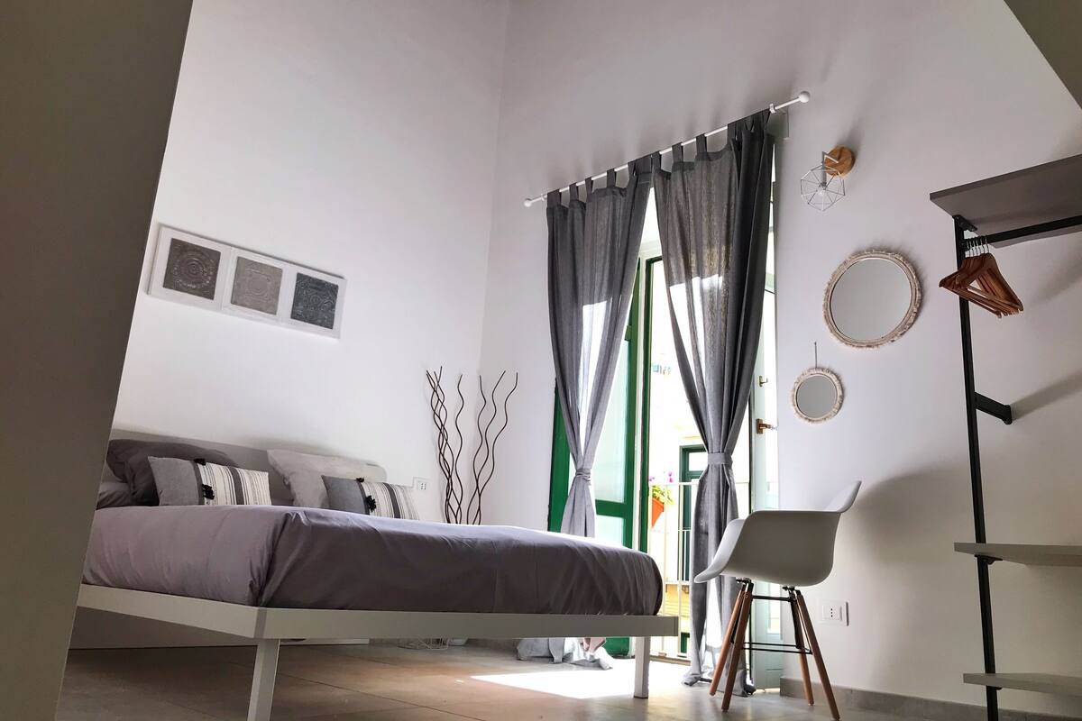 Quarto casal conforto | Roupas de cama premium, edredons de pluma, camas com colchões pillow-top