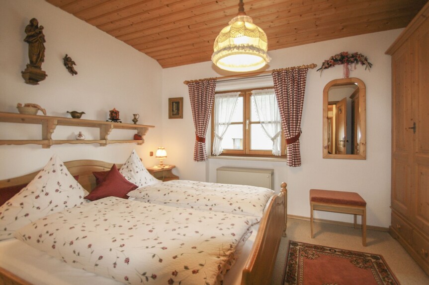 Ferienwohnung Hoamat Bis 4 Personen, 70 Qm, 2 Sep. Schlafzimmer, Balkon - Bad Aibling
