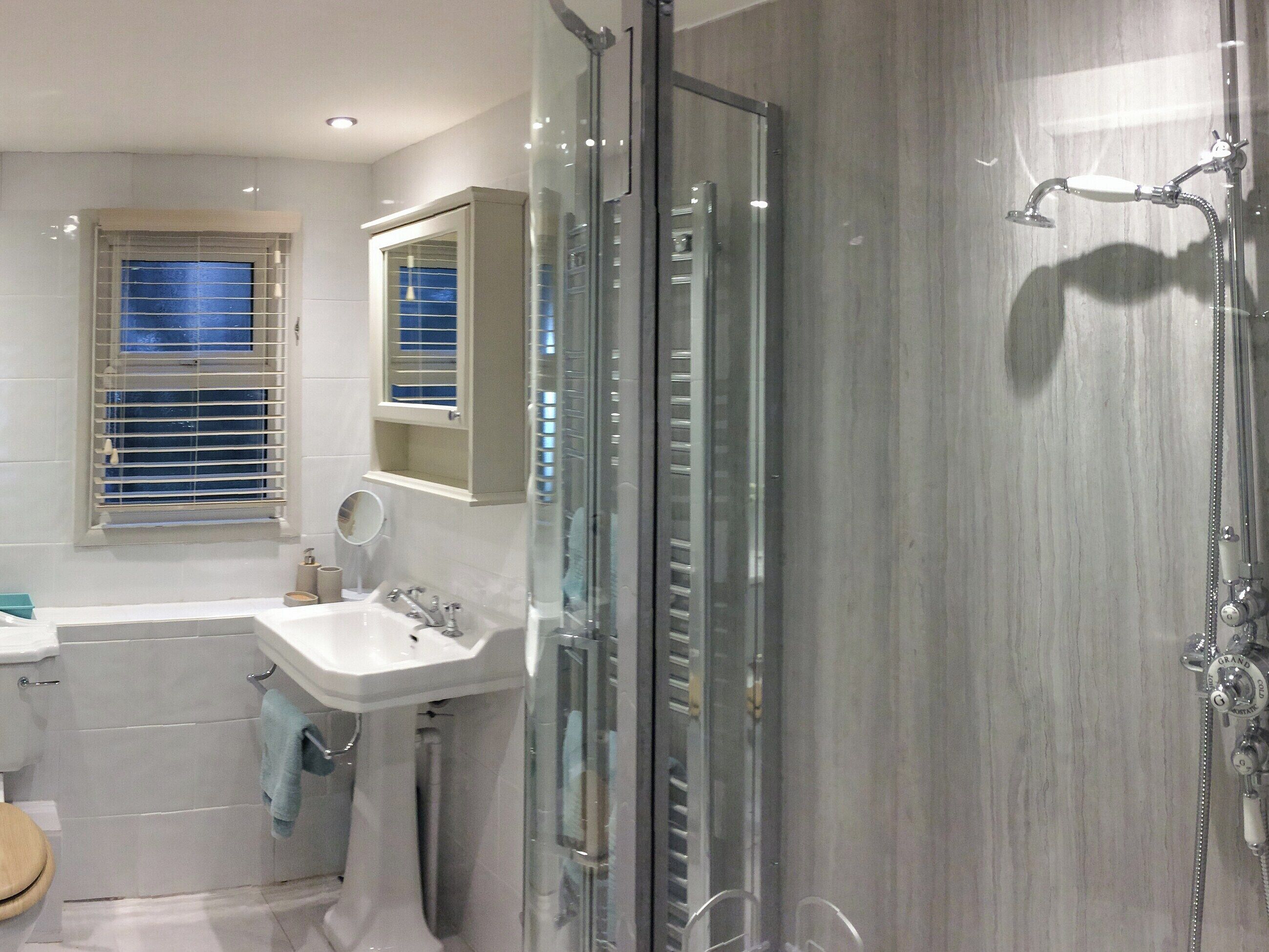 Shower room | Below Deck, Fowey