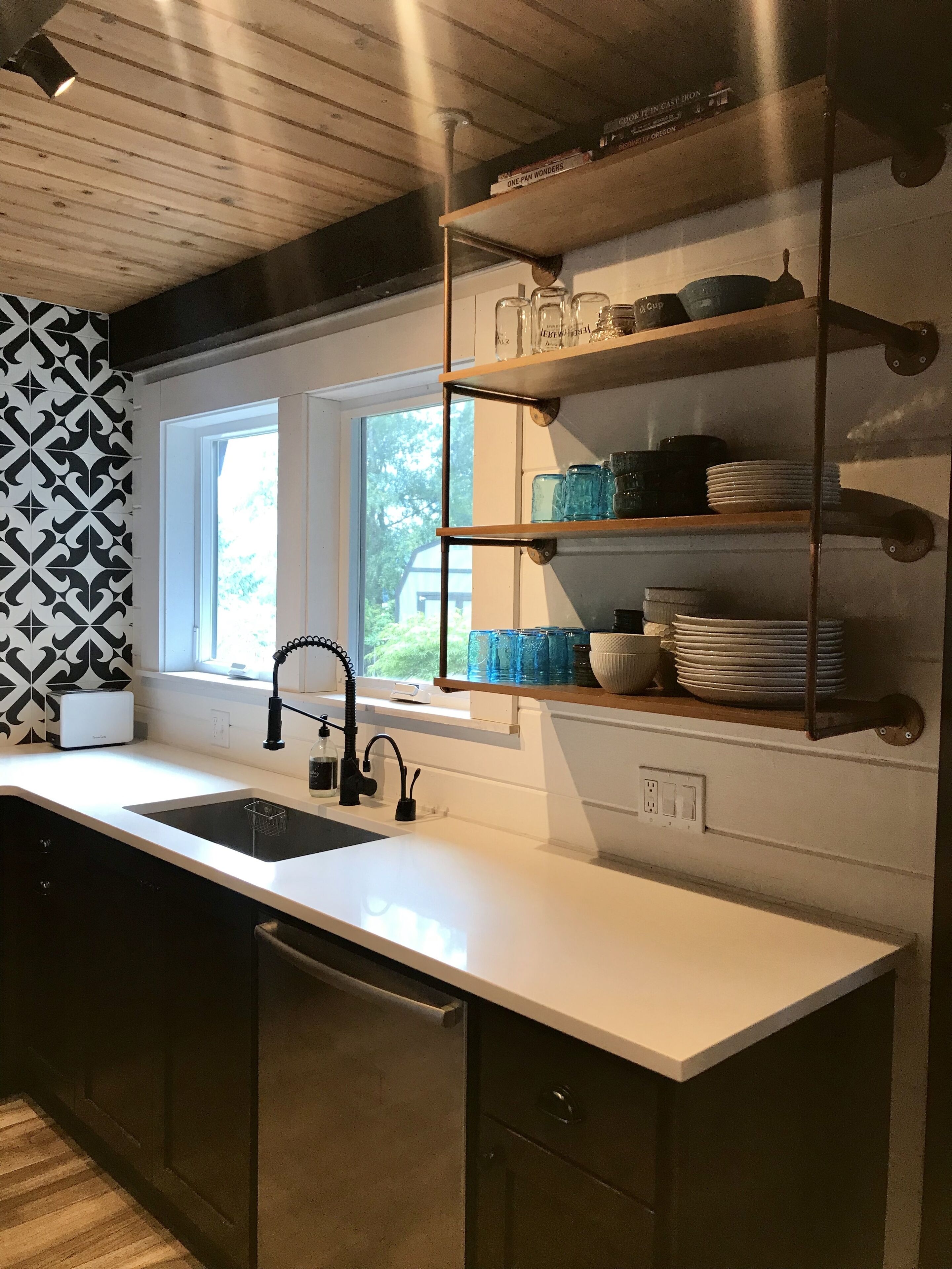 Designers lake view vacation experience between Seattle WA + Portland OR