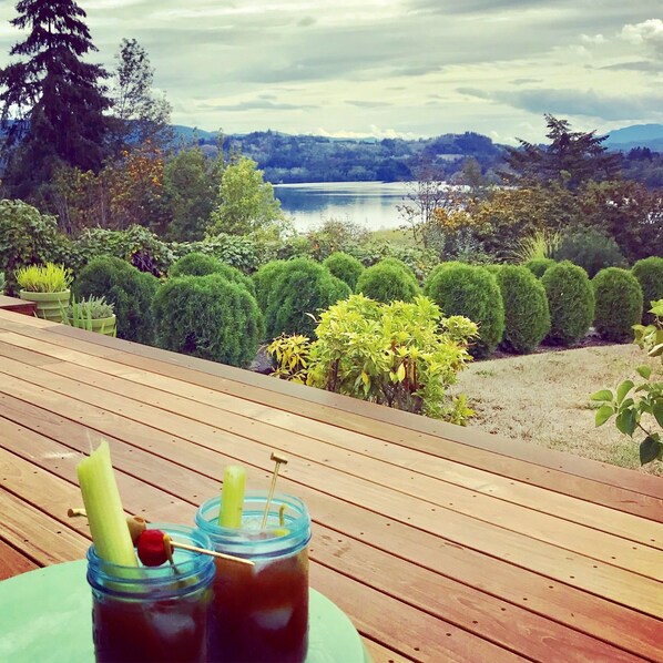 Property grounds - Designers lake view vacation experience between Seattle WA + Portland OR (Cinebar)