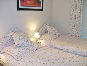 2 bedrooms, free WiFi, bed sheets - 2 bedroom accommodation in Fowey (Fowey)