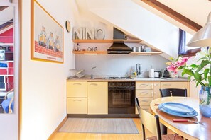 Fridge, oven, stovetop
