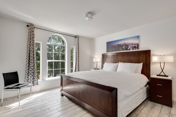 6 bedrooms, desk, iron/ironing board, WiFi