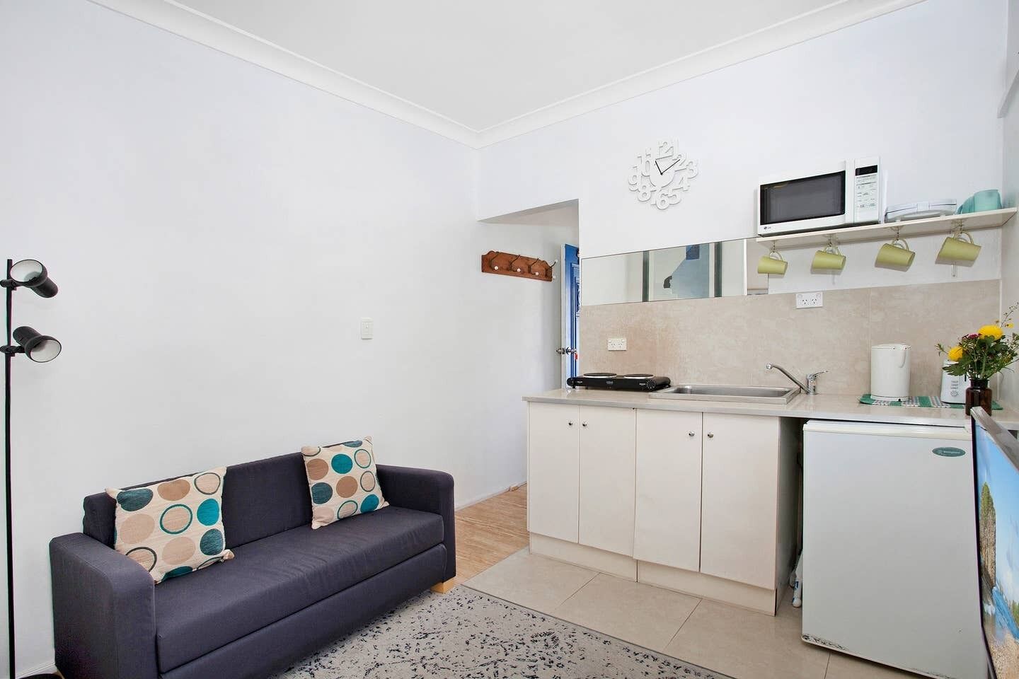 Your best choice of direct Beach front accommodation in Manly 1
