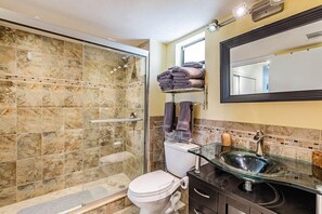 Towels - Cozy condo close to shops and restaurants. (Marco Island)