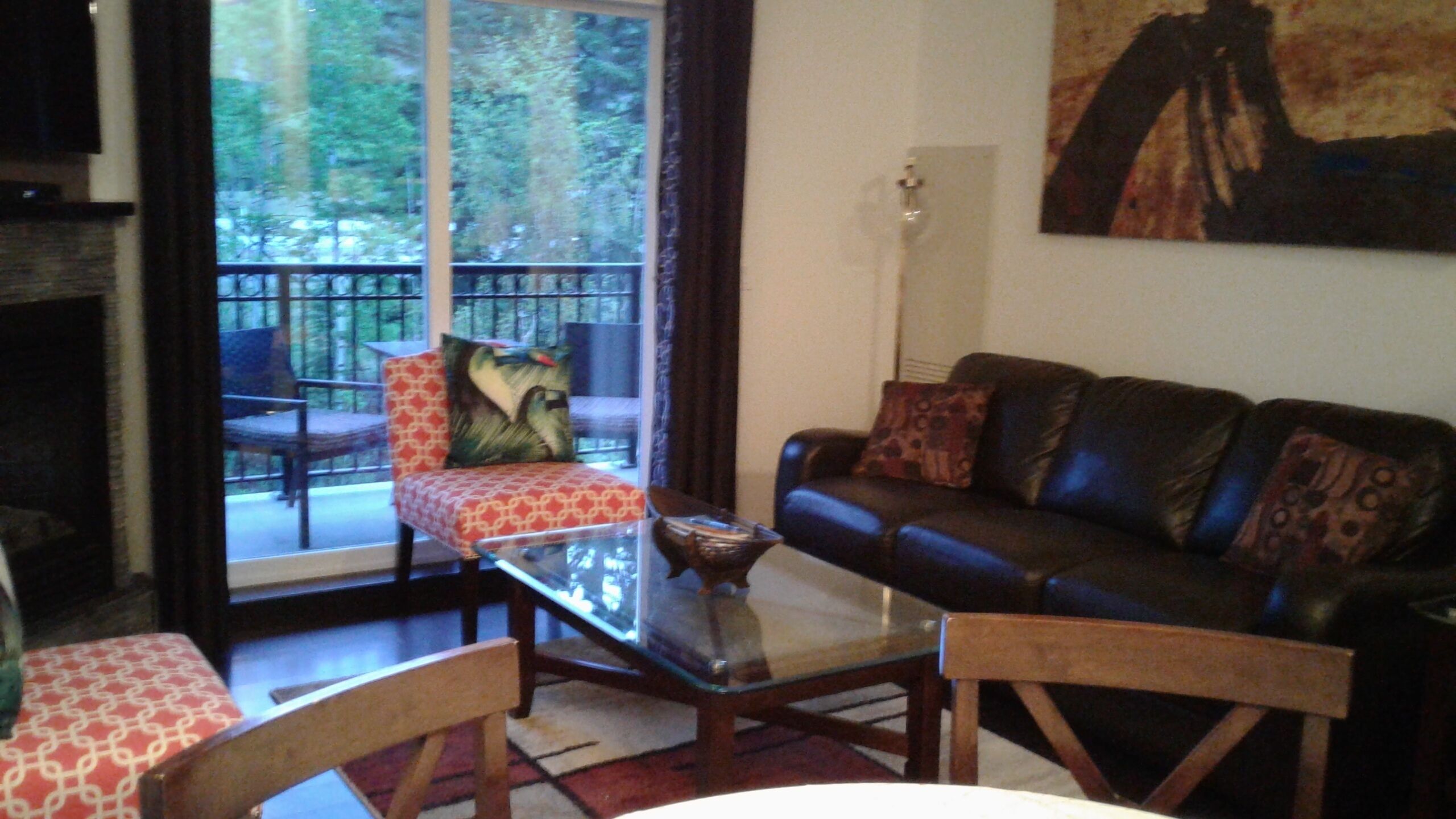 Two Bedroom Condo  Canmore close to downtown, pool and gym<br>