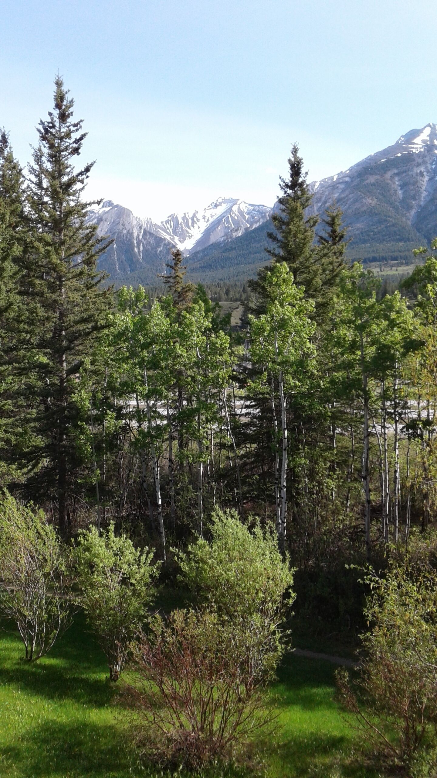 Two Bedroom Condo  Canmore close to downtown, pool and gym<br>