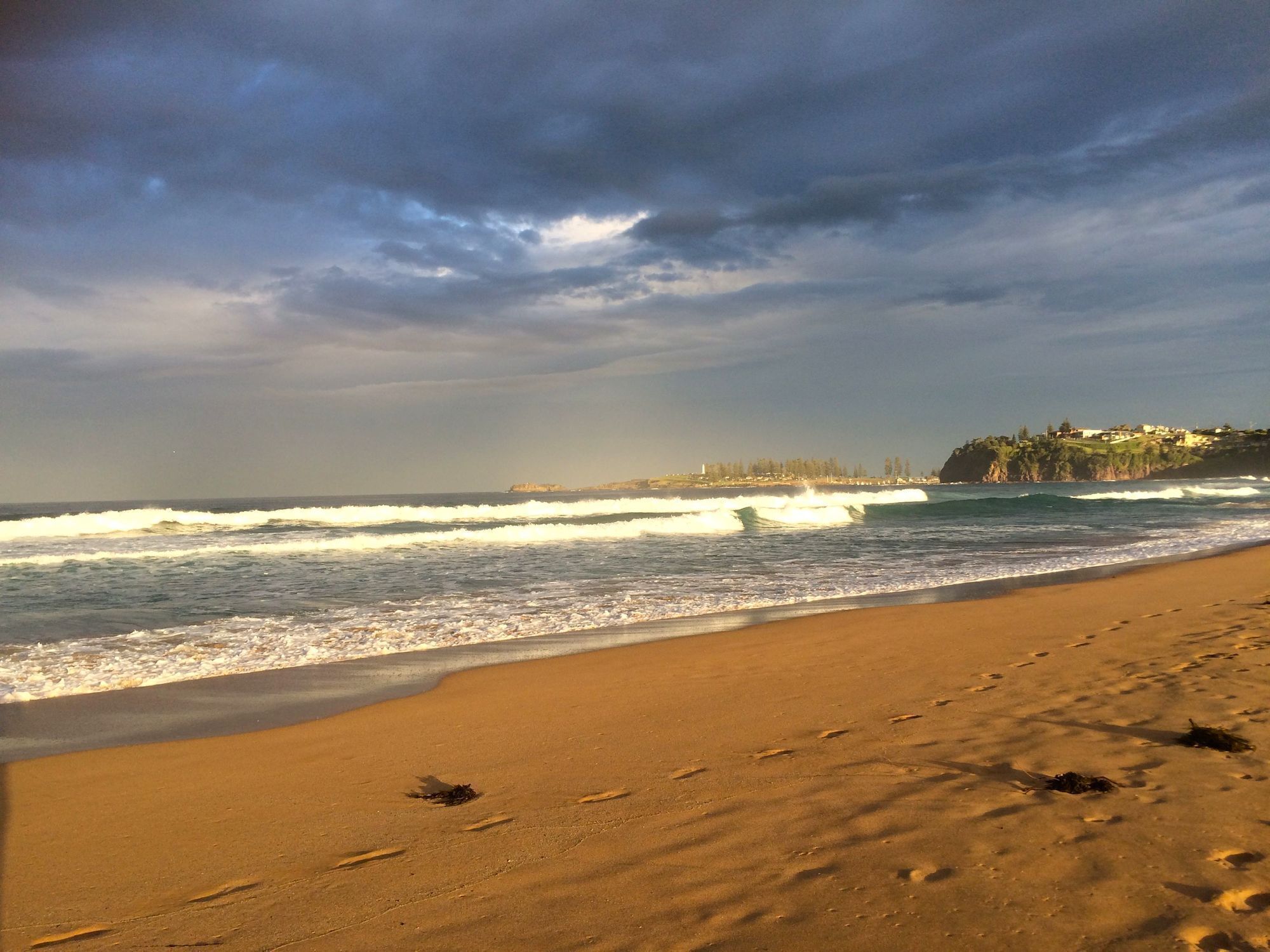 Beach nearby, sun-loungers, beach towels