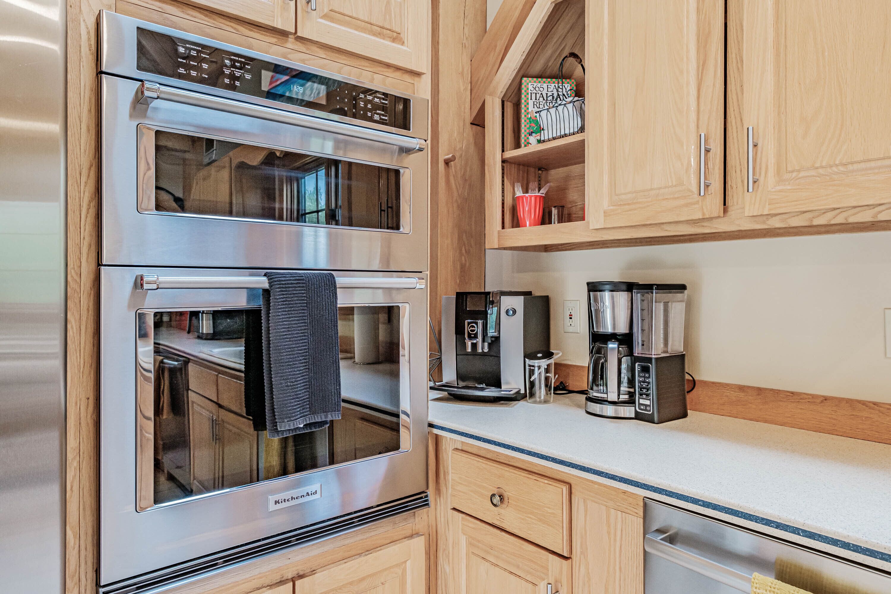 The Paddle House: Riverfront, Rafts, Ultimate Game Room, Hot Tub, Yard Games!