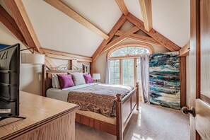6 bedrooms, iron/ironing board, free WiFi, bed sheets