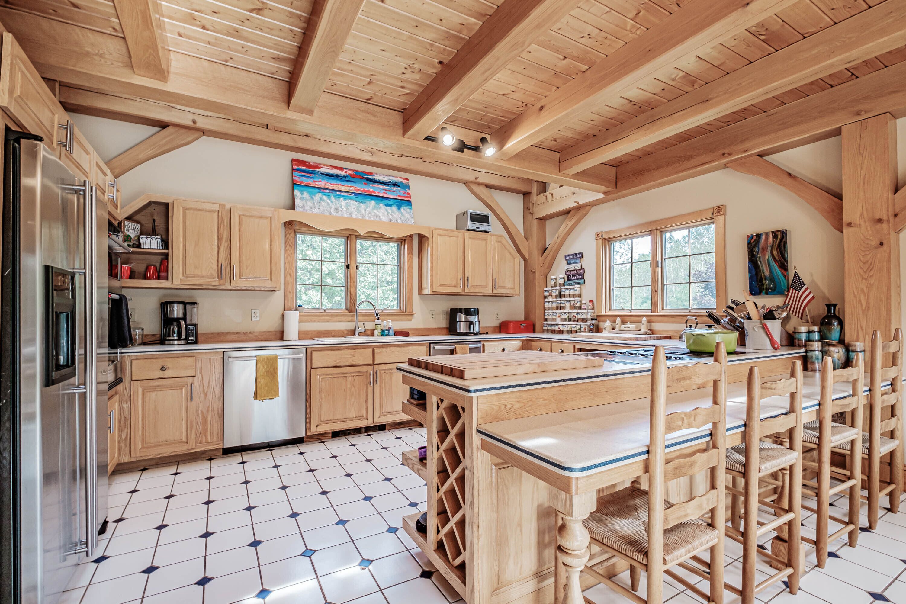 The Paddle House: Riverfront, Rafts, Ultimate Game Room, Hot Tub, Yard Games!