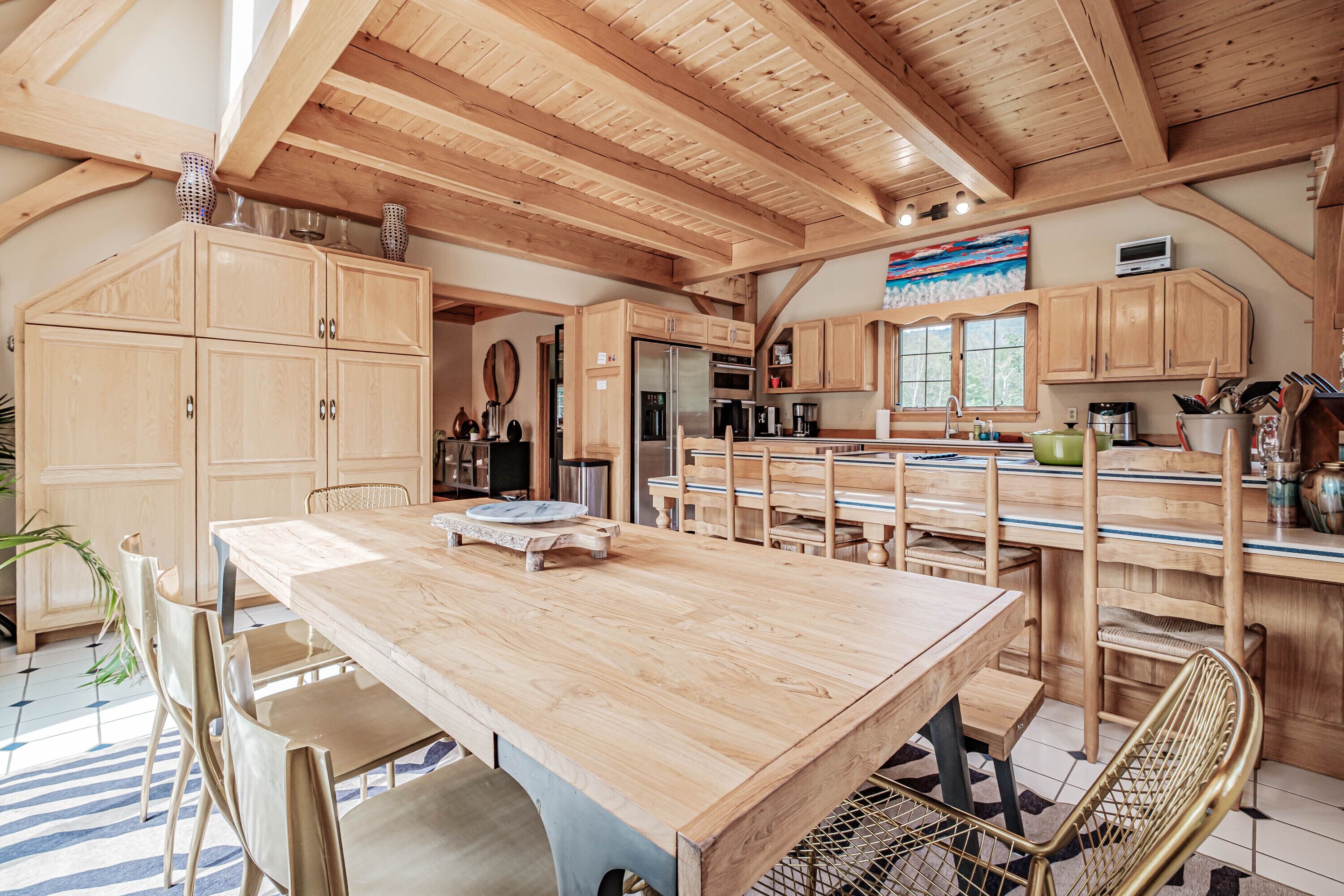 The Paddle House: Riverfront, Rafts, Ultimate Game Room, Hot Tub, Yard Games!