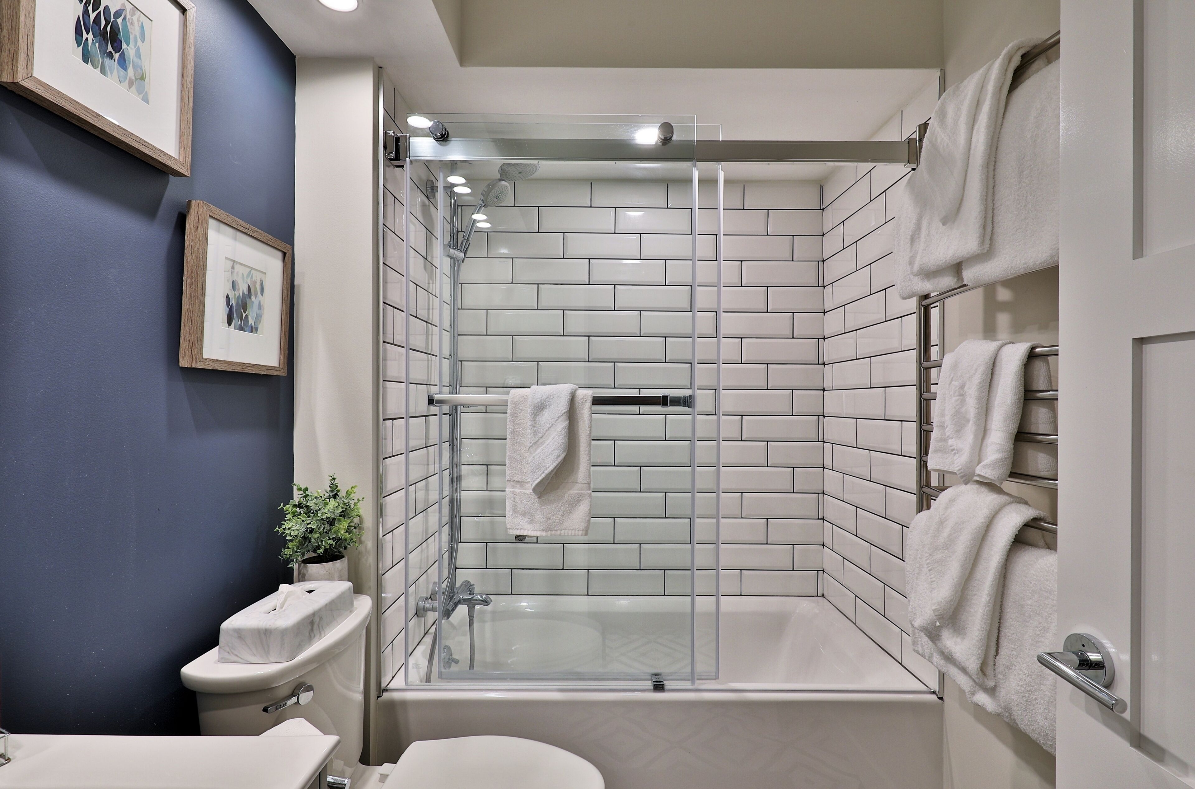 The Brit Suite at Killington: Sleep 10 in Luxurious Remodeled Condo. Close to Mountain. 541/2