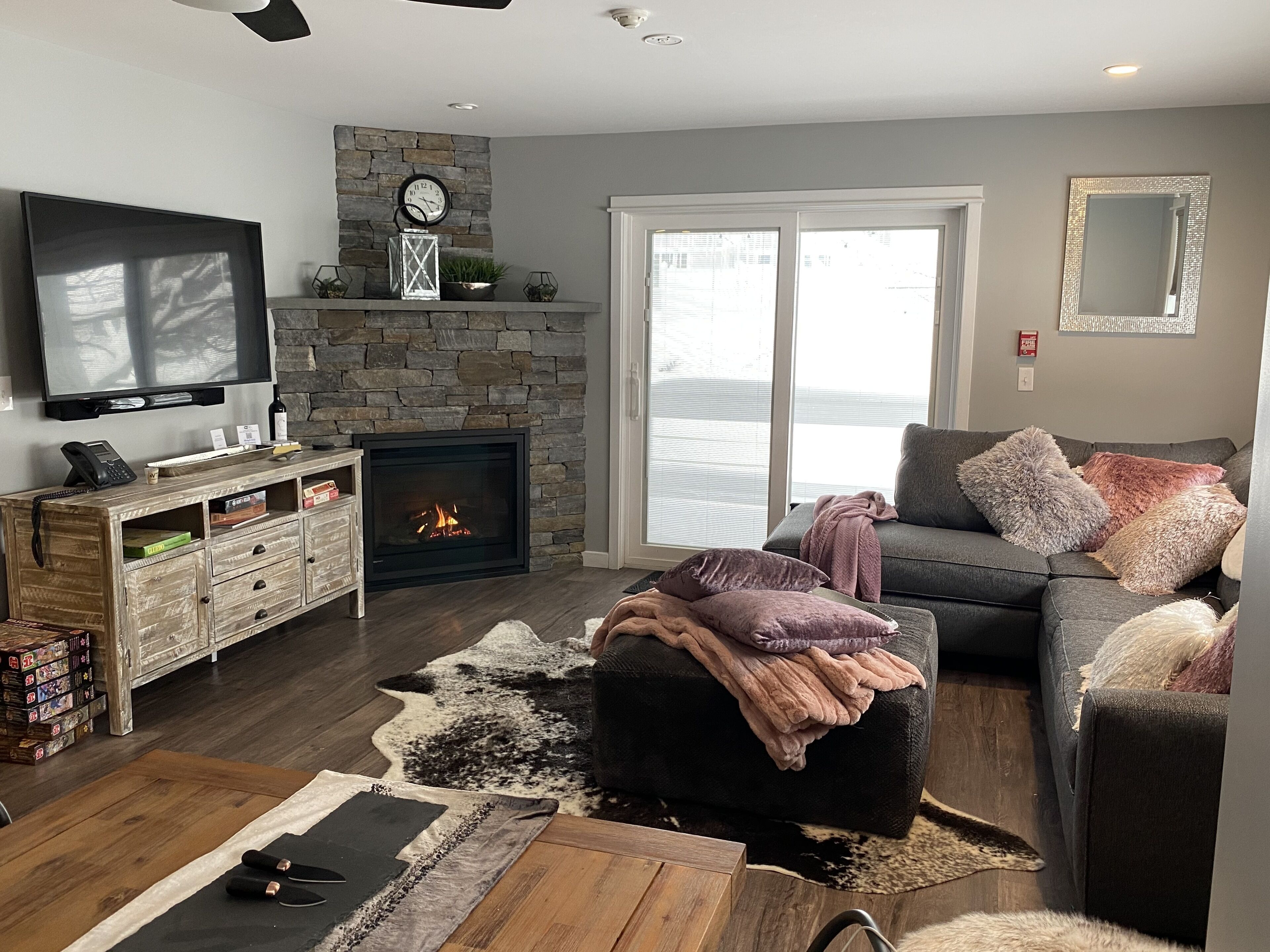 The Brit Suite at Killington: Sleep 10 in Luxurious Remodeled Condo. Close to Mountain. 541/2