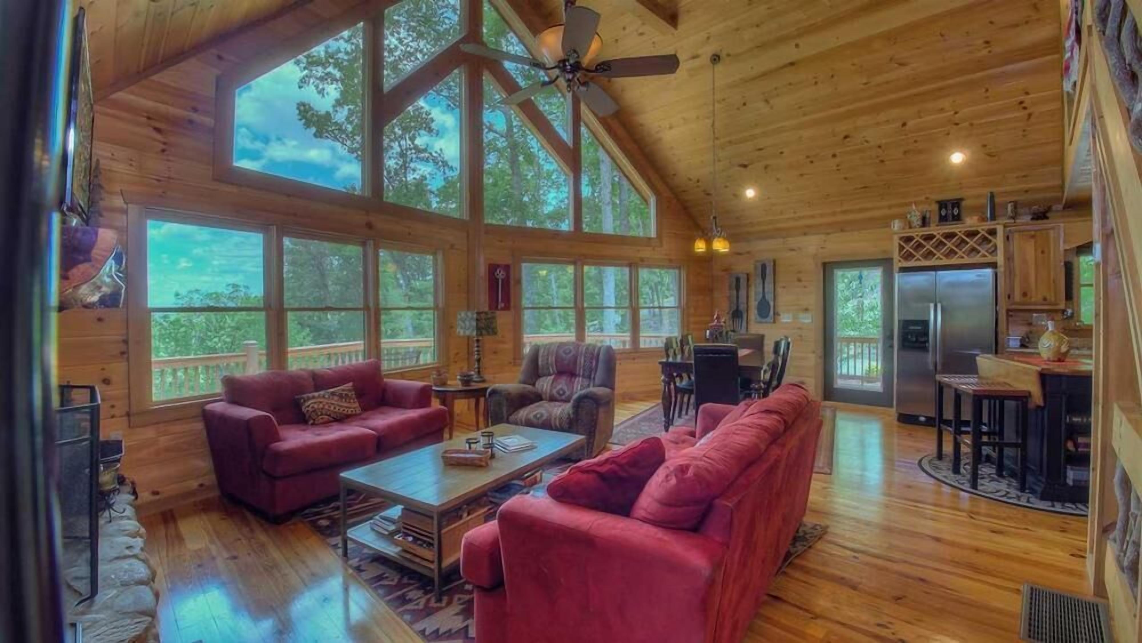 Castle Ridge- Pet Friendly | Panoramic Views | Screened Porch