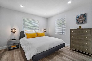 2 bedrooms, desk, iron/ironing board, WiFi