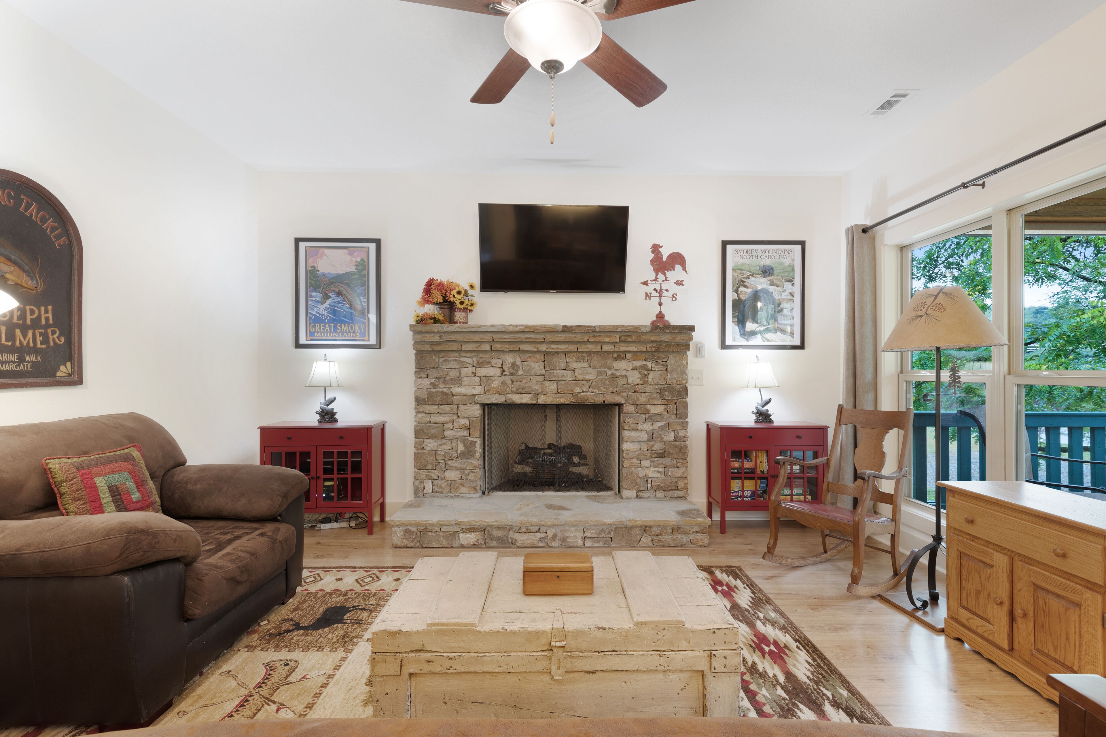 Waterfront mountain home right on the river with ample space! Dogs OK!