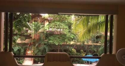 Oasis tropicale privée à quelques pas de la plage, des restaurants et des magasins