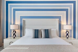 10 Schlafzimmer, Schreibtisch, Bügeleisen/Bügelbrett, Reisekinderbett