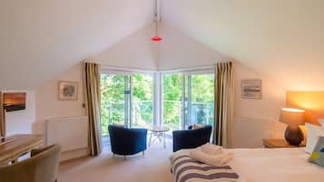 4 bedrooms, iron/ironing board, WiFi