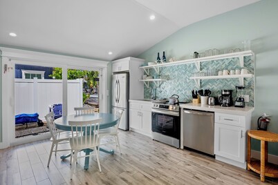 Luxury Villa with Pool, Near Beach!!