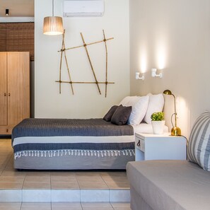 1 bedroom, in-room safe, free WiFi, bed sheets - Comfortable Garden View Studio (Galatas)