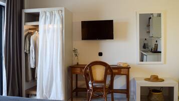 1 bedroom, in-room safe, WiFi, bed sheets