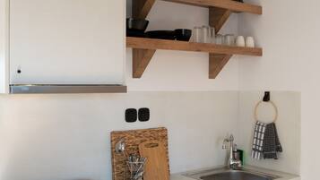 Fridge, stovetop, coffee/tea maker, electric kettle