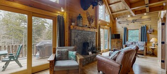 Charming home with pool table, foosball & HOA beach/dock on Moosehead Lake