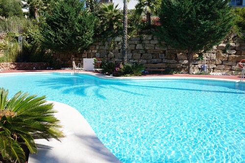 VILLA INTMA, EXCELLENT CHALET IN ALHAURÍN GOLF, POOL AND VIEWS TO THE MOUNTAIN.