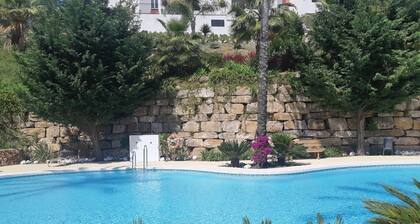 VILLA INTMA, EXCELLENT CHALET IN ALHAURÍN GOLF, POOL AND VIEWS TO THE MOUNTAIN.