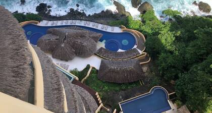 Spectacular Refurbished Beachfront Condo in Ixtapa/Zihuatanejo