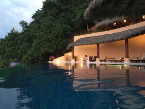 インフィニティプール、温水プール