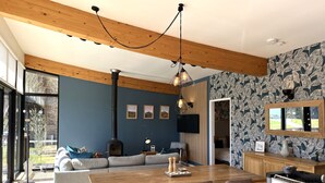 A modern kitchen with a wooden table, seating, and a stove. - A yorkshire dale that sleeps 6 guests  in 3 bedrooms (Richmond)