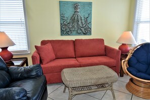 Condo, 2 Bedrooms | Ruang tamu