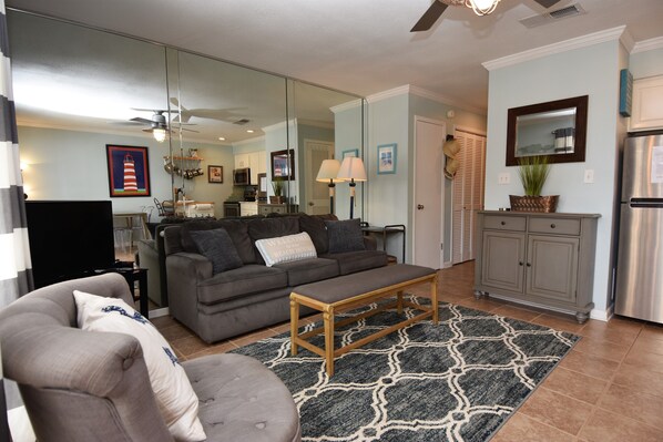 Condo, 1 Bedroom | Living room