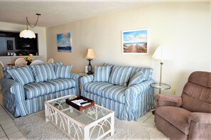 Condo, 2 Bedrooms | Living room