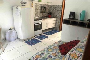 Geladeira, fogão, cooktop, cafeteira/chaleira