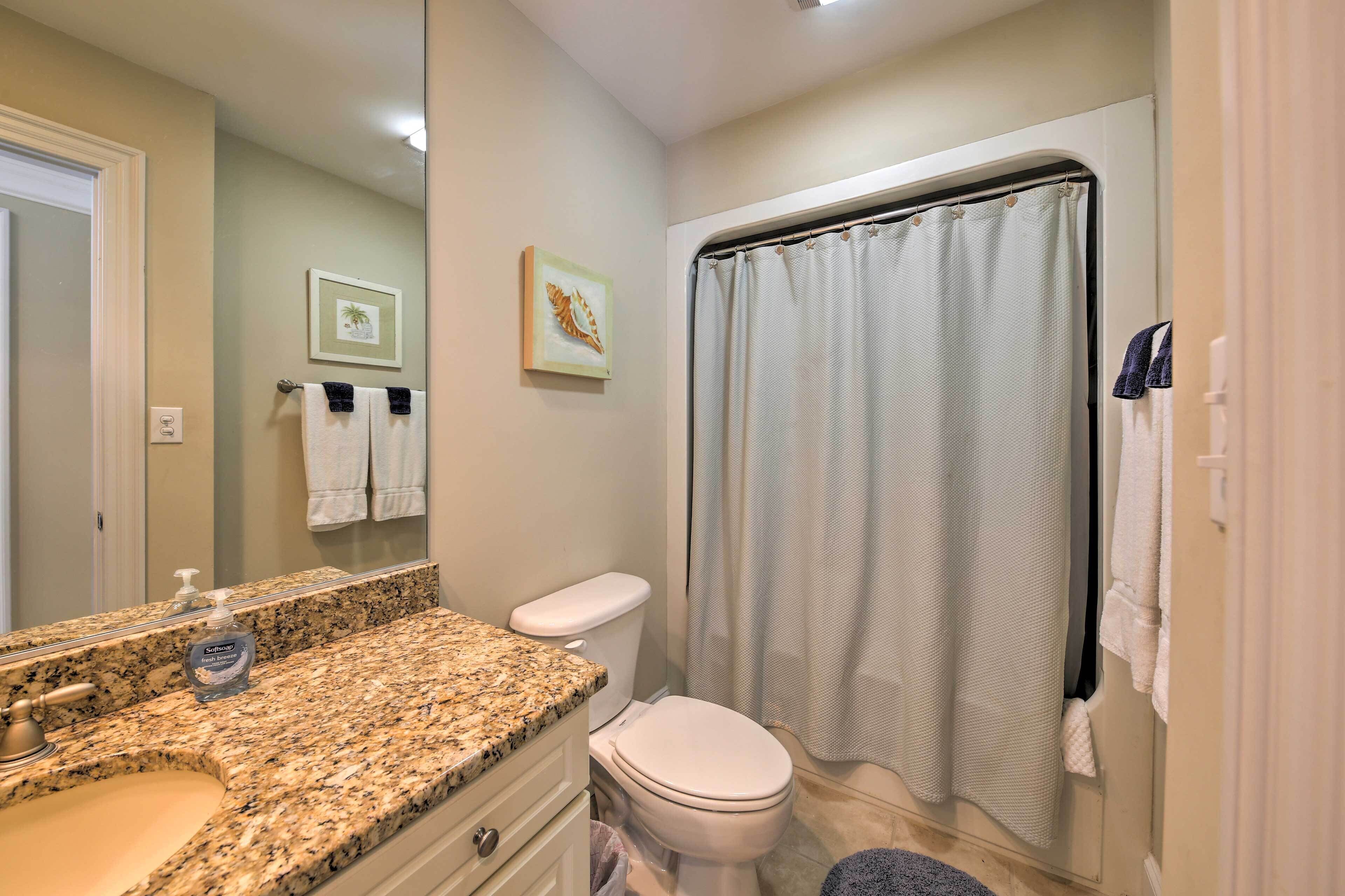 Manteo Waterfront Resort Home w/ 30-Ft Dock!