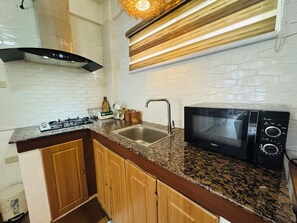 Fridge, stovetop, electric kettle, toaster
