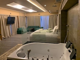 Superior Room, Balcony | Premium bedding, minibar, in-room safe, blackout drapes