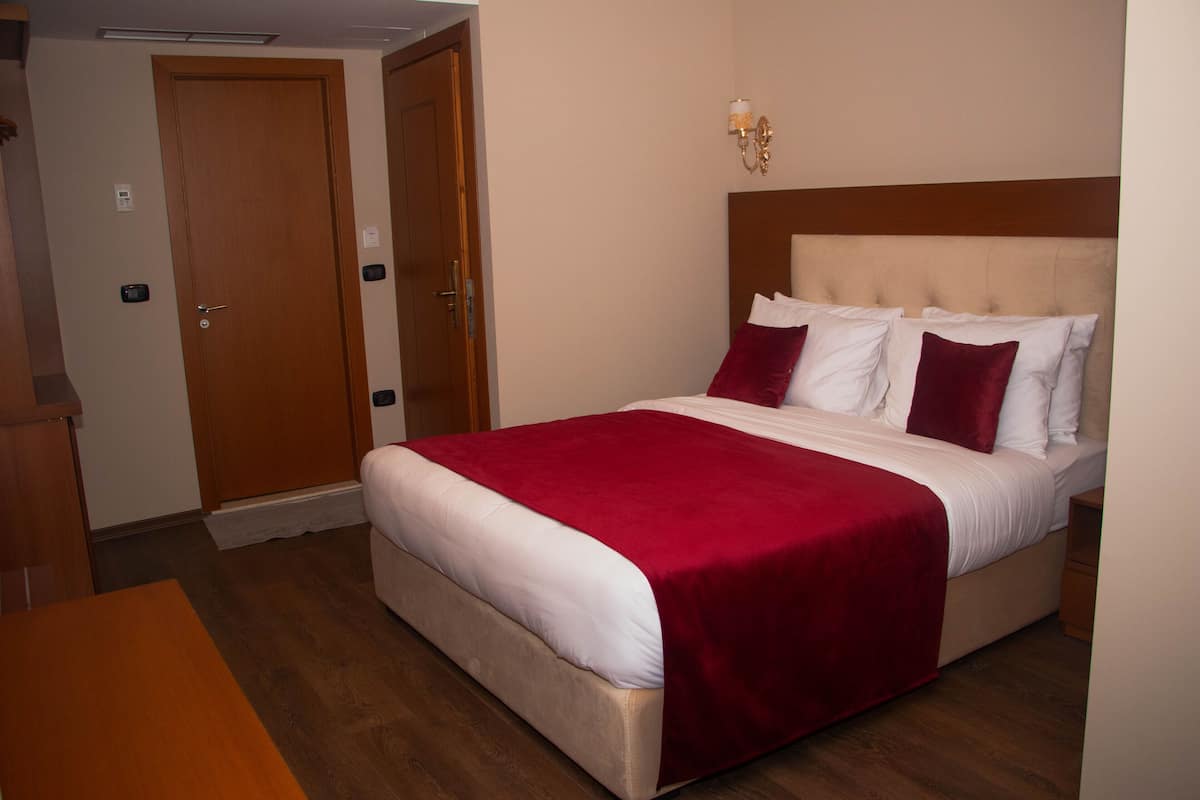 Habitación individual Confort | 1 habitación, ropa de cama de alta calidad y minibar