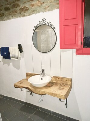 シャワー、ヘアドライヤー、ビデ、タオル