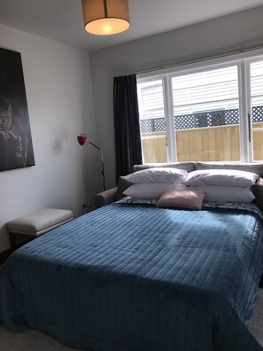 1 habitación, tabla de planchar con plancha, wifi y ropa de cama 