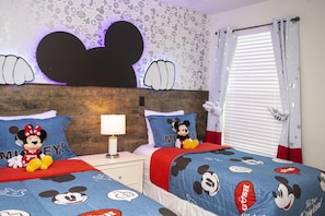 6 bedrooms, iron/ironing board, travel cot, free WiFi - 4764- Great Family Home near Disney, Pool & Spa - Storey Lake Resort (Kissimmee)
